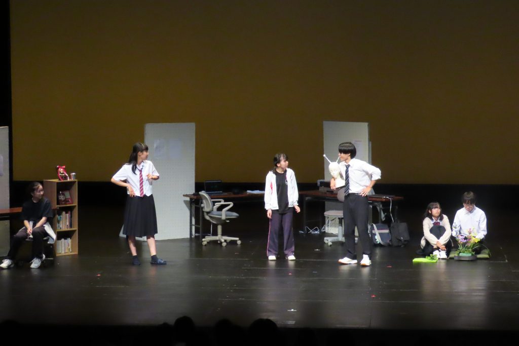 演劇部が地区大会にて上演しました – 愛知県立時習館高等学校